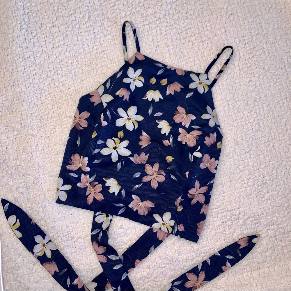🌸FLORAL BACKLESS CROSS STRAP TANK TOP🌸